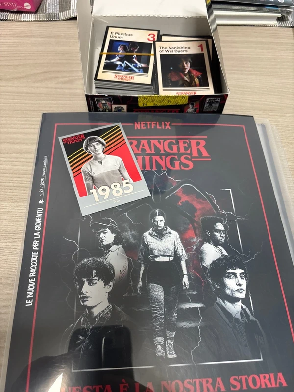 Album + cards Stranger Things