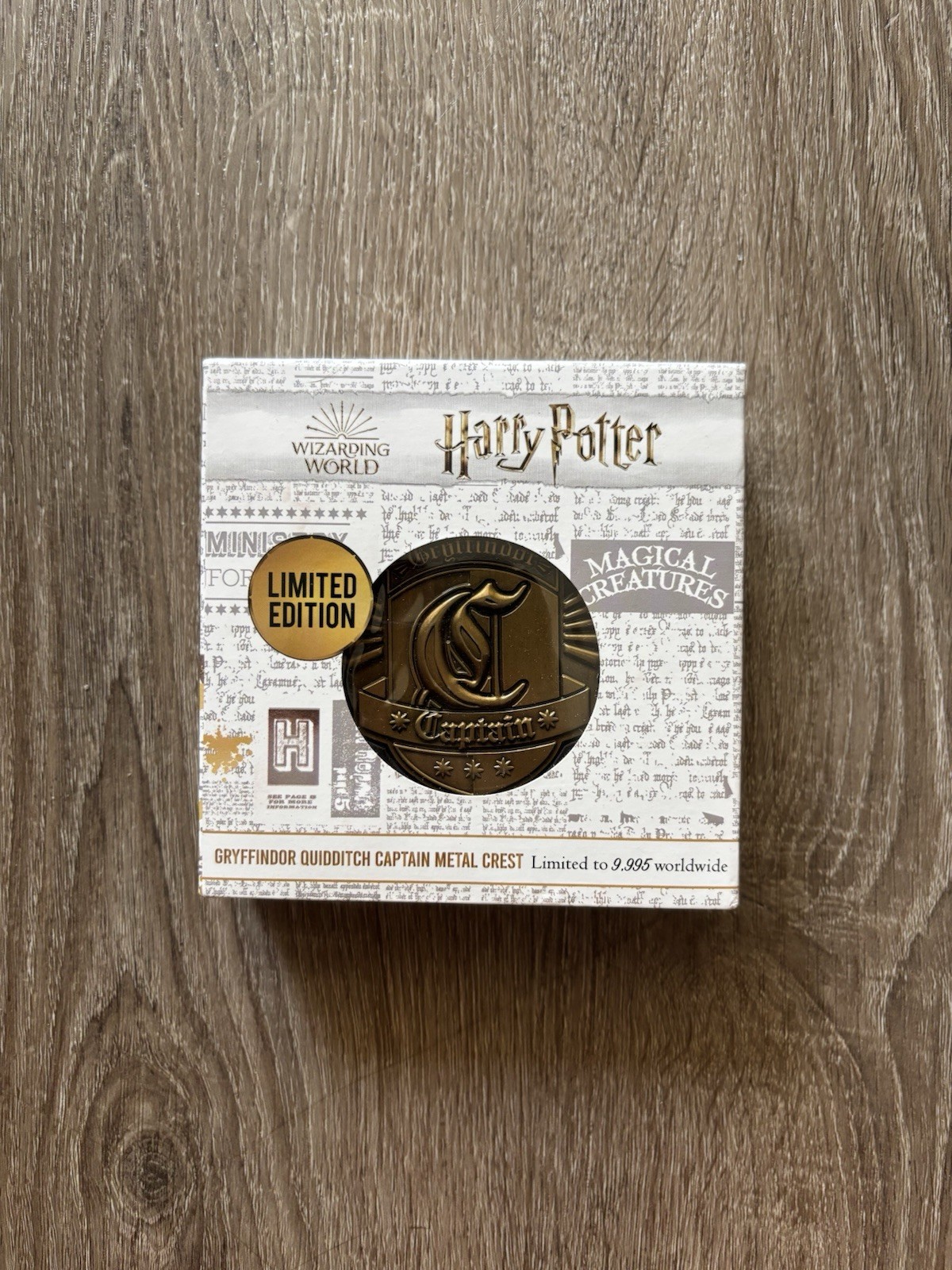 Medaglia Figurina Ufficiale Harry Potter Grifondoro Quidditch Capitano Metal Crest