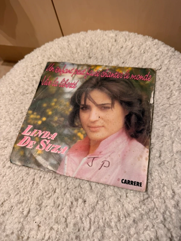vinyle Linda De Suza Un enfant peut faire chanter le monde - Vive la liberté 45 tours
