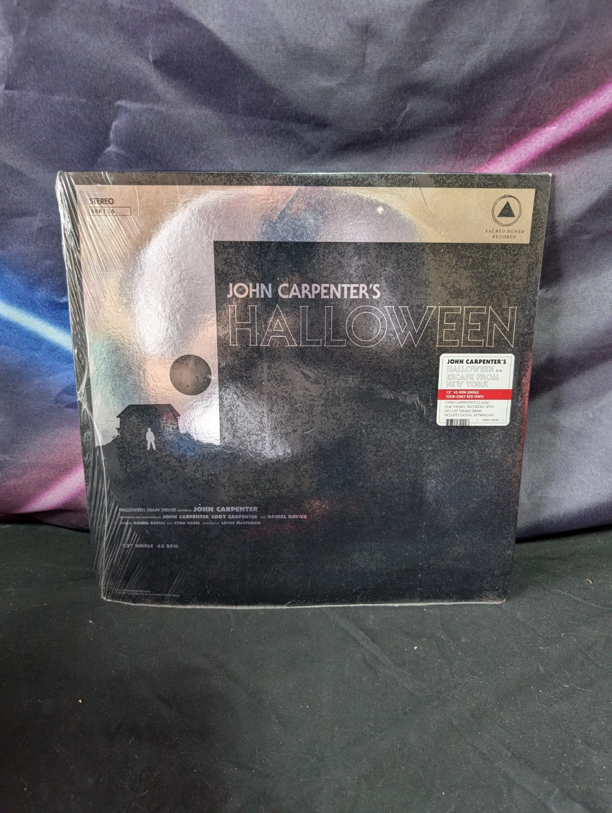 JOHN CARPENTER FYE HALLOWEEN SINGLE  MICHAEL MYERS WHITE MASK COLORED VINYL NEW