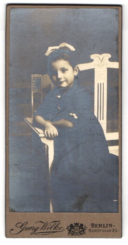 Fotografia Georg Wilke, Berlino, Badstraße 35, dolce bambina con capelli