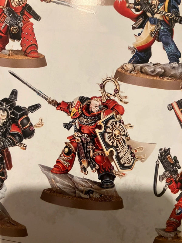 Capitaine avec bouclier relique space marine primaris Armageddon