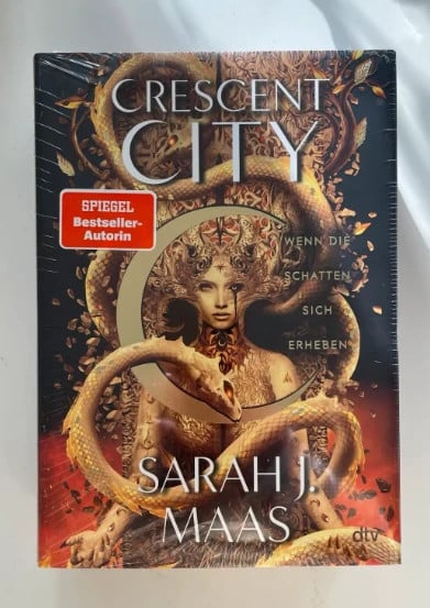 Crescent City mit Farbschnitt