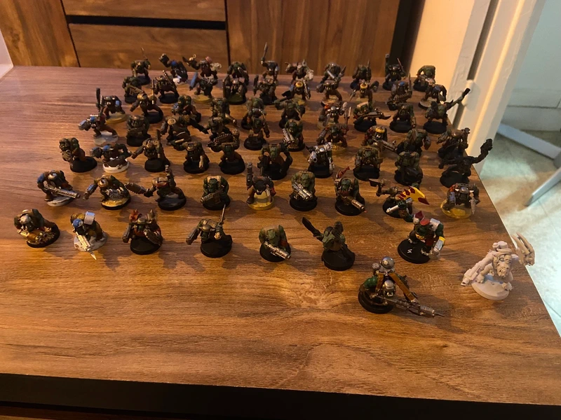 Grand lot 68 figurines plastique Warhammer