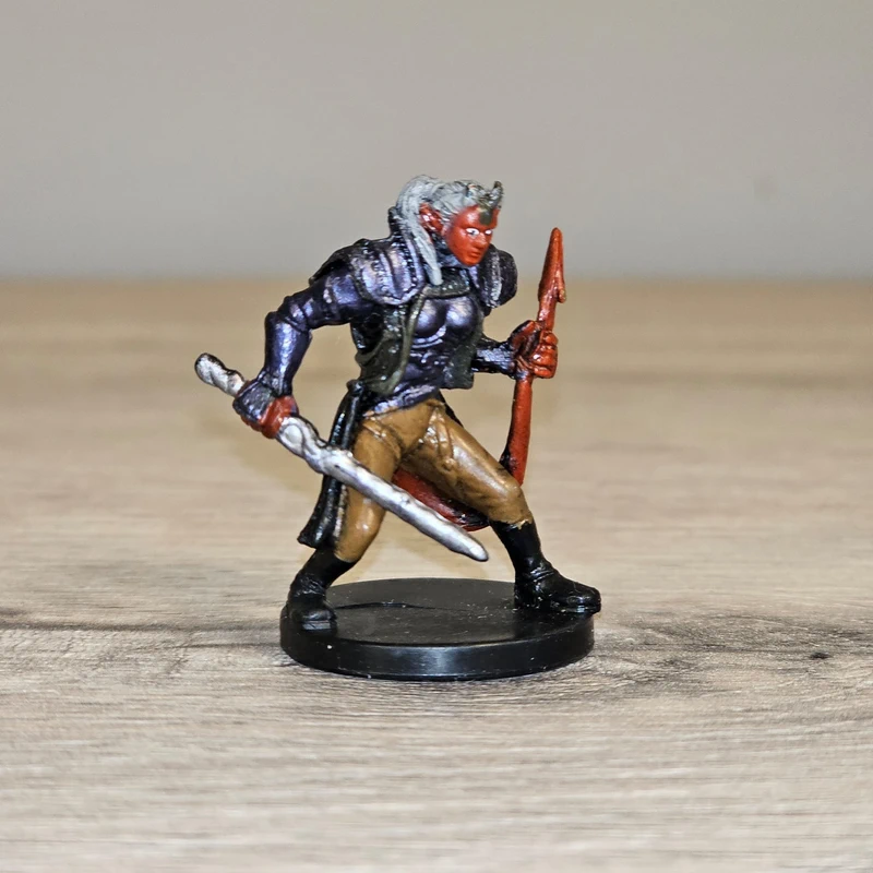 Dungeons & Dragons Miniatures – Desert of Desolation 24/60 – Tiefling Cleric – Uncommon