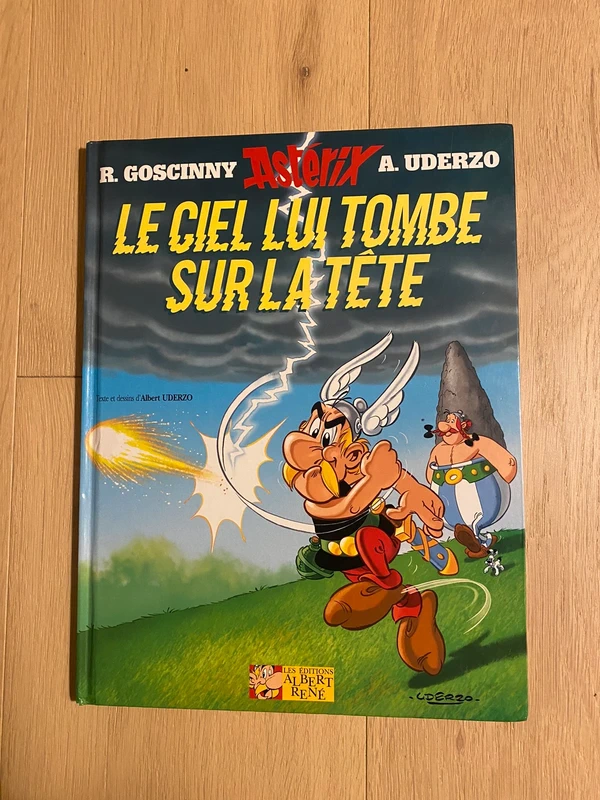 Astérix - Le Ciel lui tombe sur la tête Asterix n°33 (Asterix Graphic Novels, 33) (French Edition)