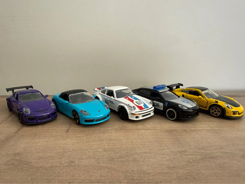 Lot de 5 voitures miniatures Porsche – modèles sport et police