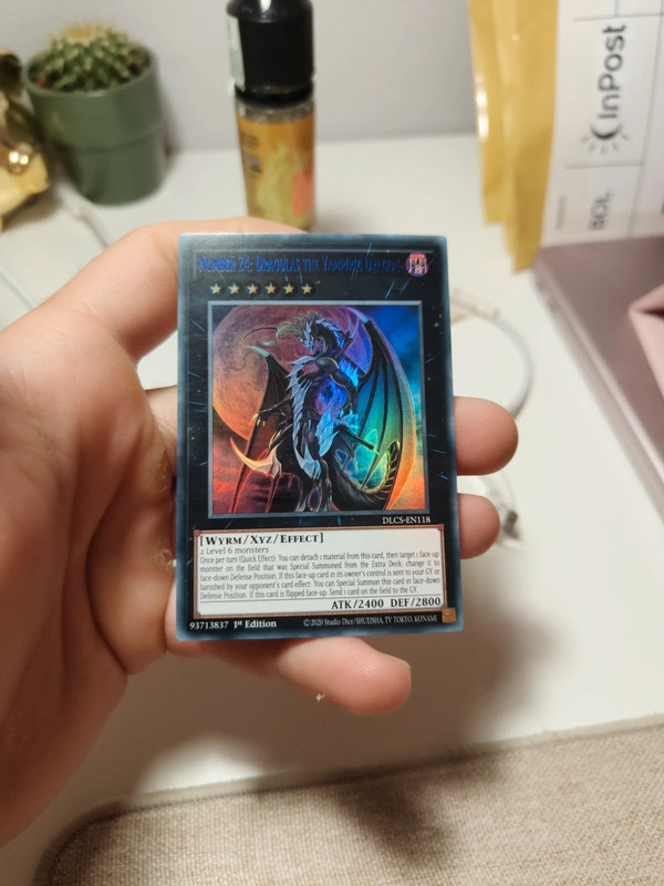 Yu-Gi-Oh numero 24: dragluas il drago vampiro ultra blu rare