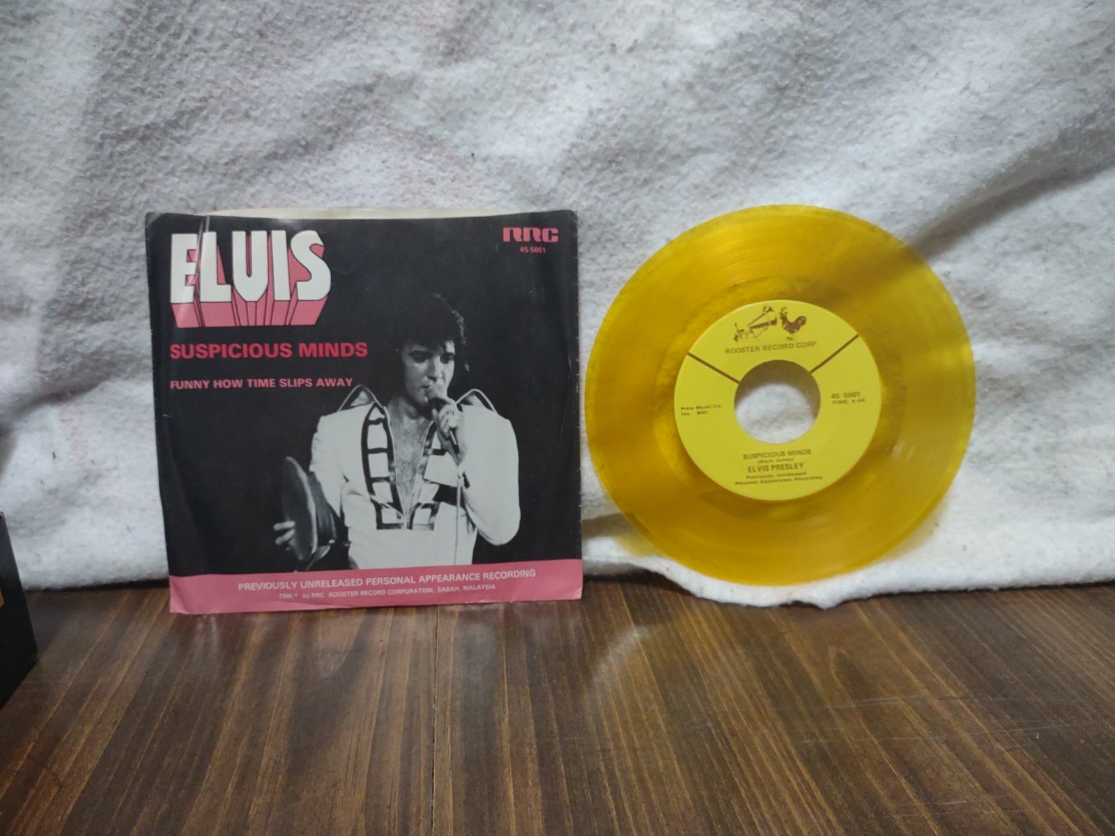 ELVIS PRESLEY 45-5001 SUSPICIOUS MINDS/FUNNY HOW TIME SLIPS AWAY GOLD Malaysia 
