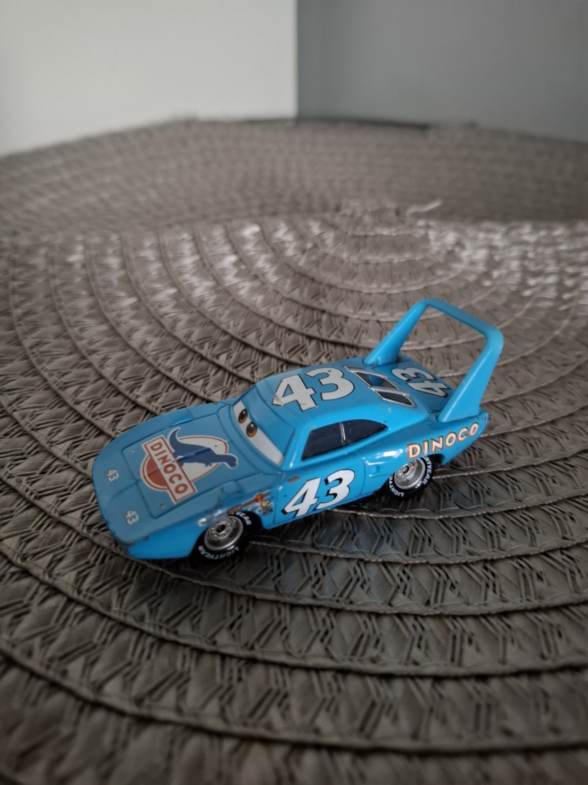 DISNEY PIXAR CARS  DIECAST 1:55 SCALE KING