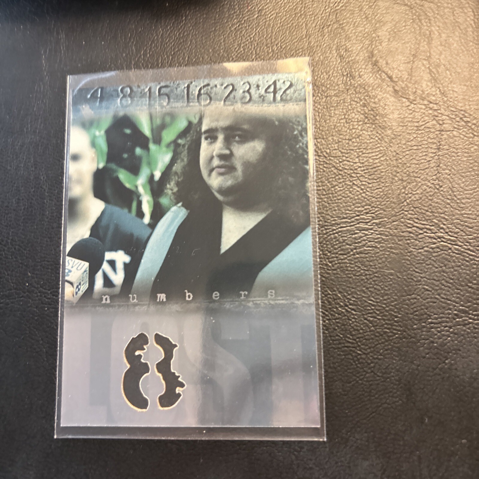 Jb8d Lost Season 1  InkWorks 2005 Numbers Die Cut Foil N8 Hurley add ship .10