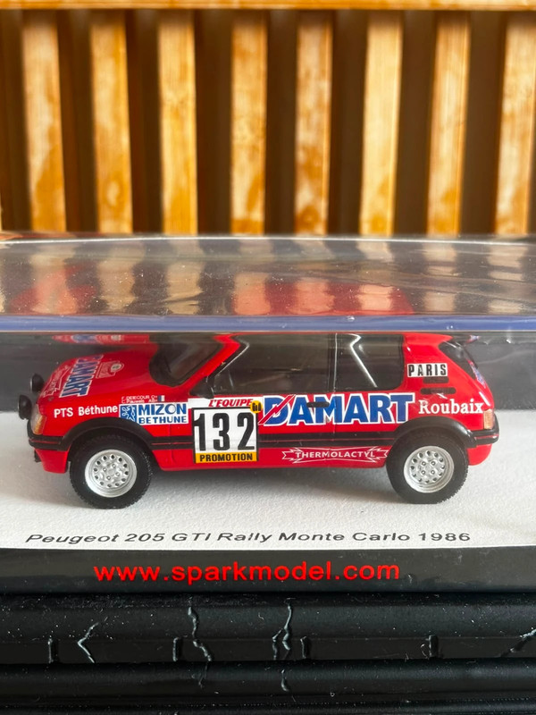 Spark Peugeot 205 GTI n°132 Rallye Monte-Carlo 1986 1/43 avec boîte