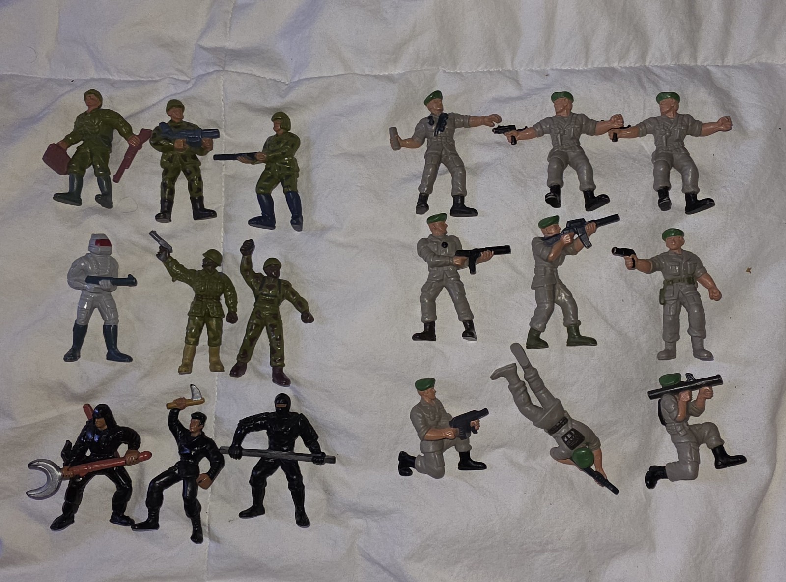 LOTTO 18 SOLDATINI GIOCATTOLO VINTAGE MATTEL GUTS JUNGLE FIGHTERS Akido Force 1986