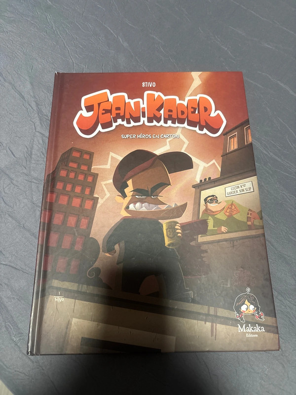 Bd jean Kader super héros en carton