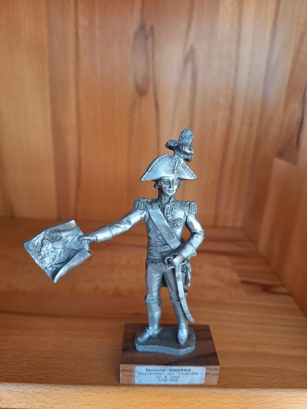 Zinnfigur Figur Sammelfigur Aufstellfigur Etain Fekes Marechal Seruier