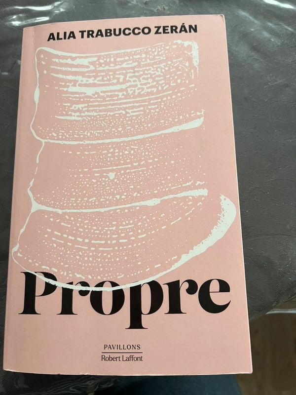 Roman broché propre de Alia trabucco zeran