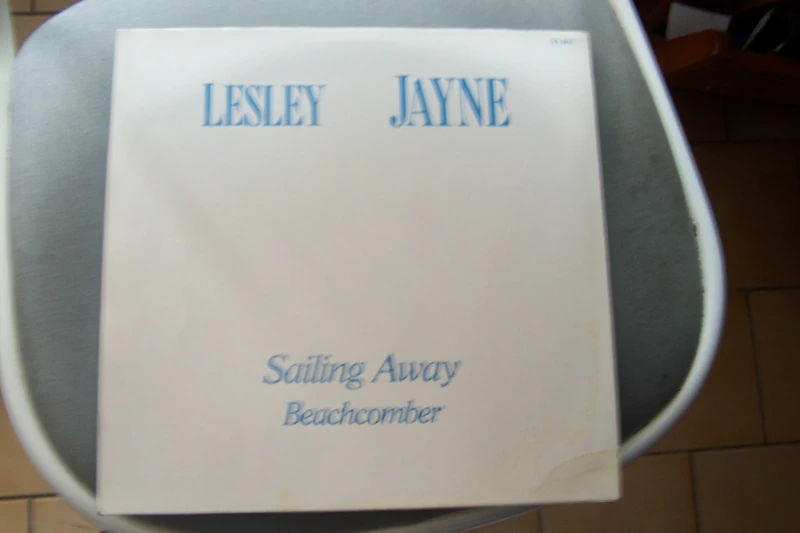 33t 2 titres lesley jayne.sailing away .beachcomber