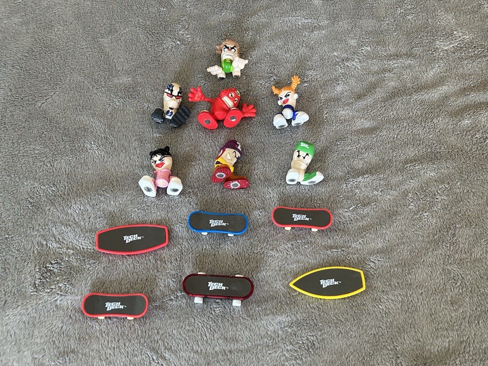 Lotto Tech Dude - 7 figurine e 6 skateboard