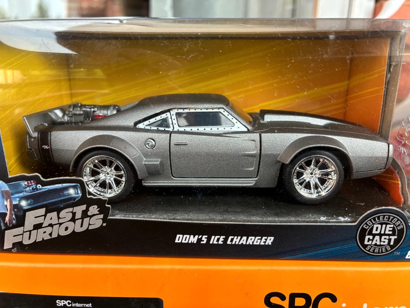 Jada escala 1:36. Serie Fast and Furious. Dom's Ice Charger