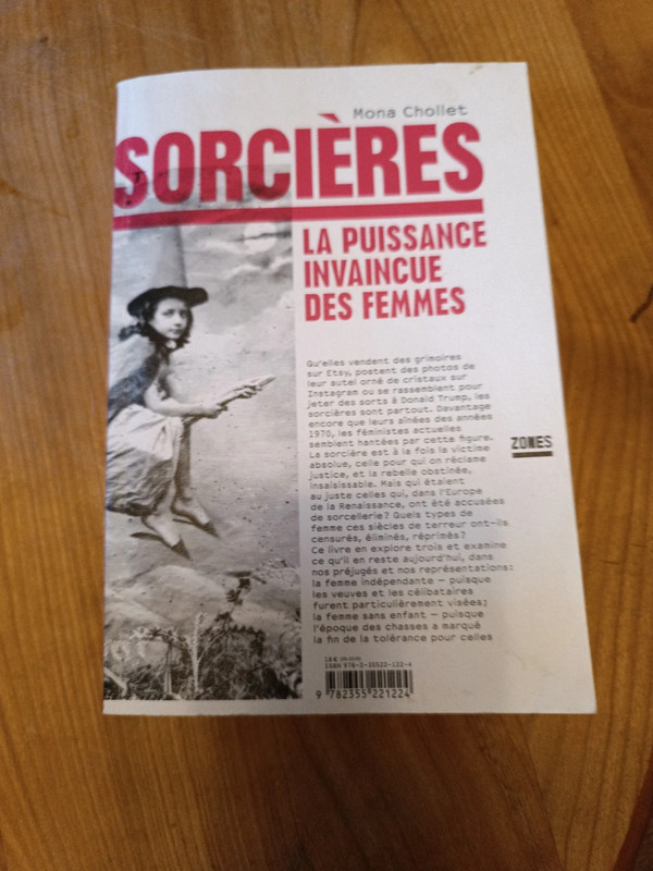 Sorcières de Mona Cholet