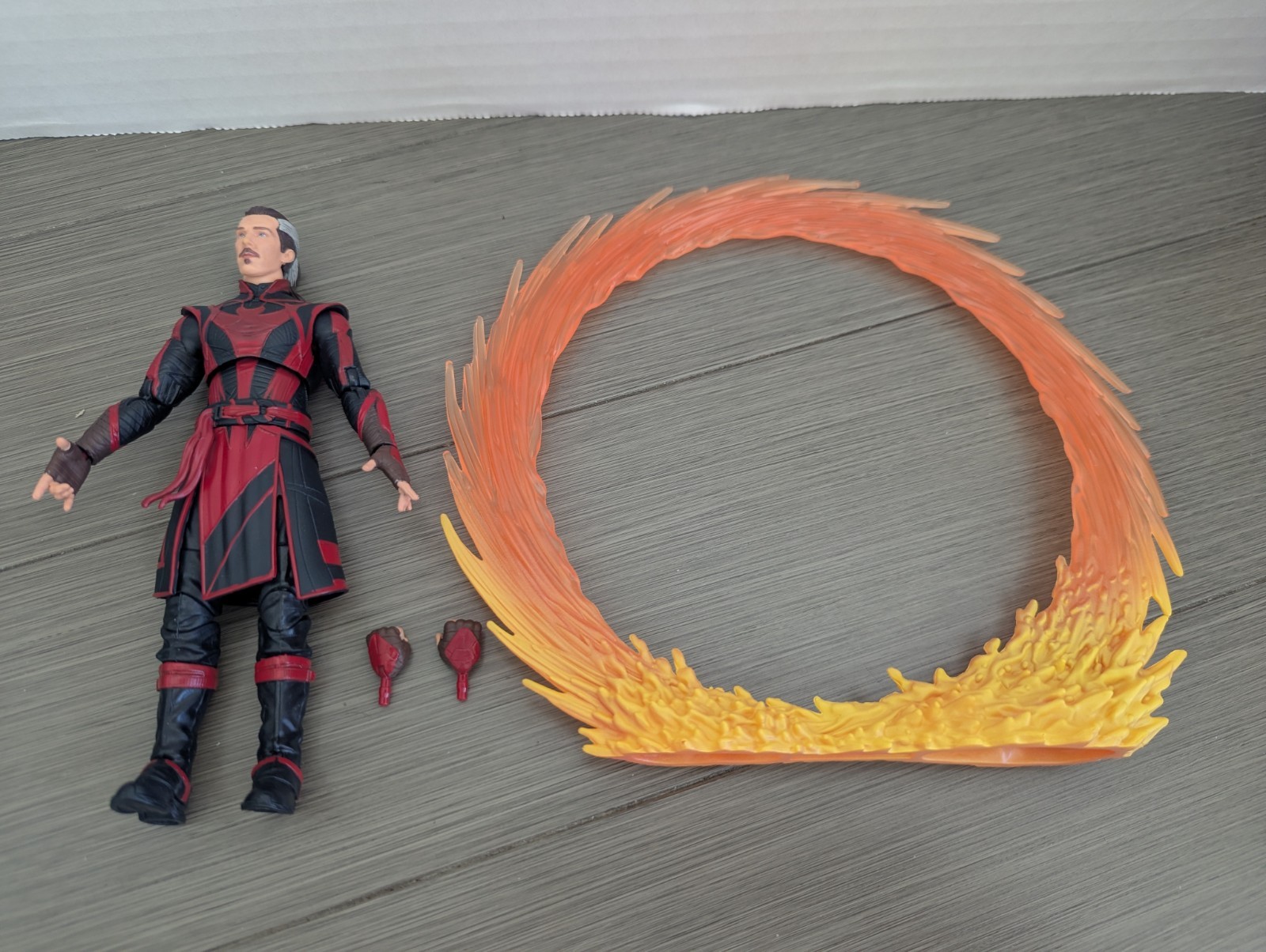 Marvel Legends Defender Strange (Multiverso della Follia) sciolto con scatola
