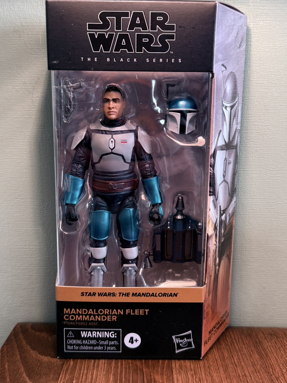 Hasbro Star Wars Modellino Comandante della Flotta Mandaloriana Serie Nera 6"