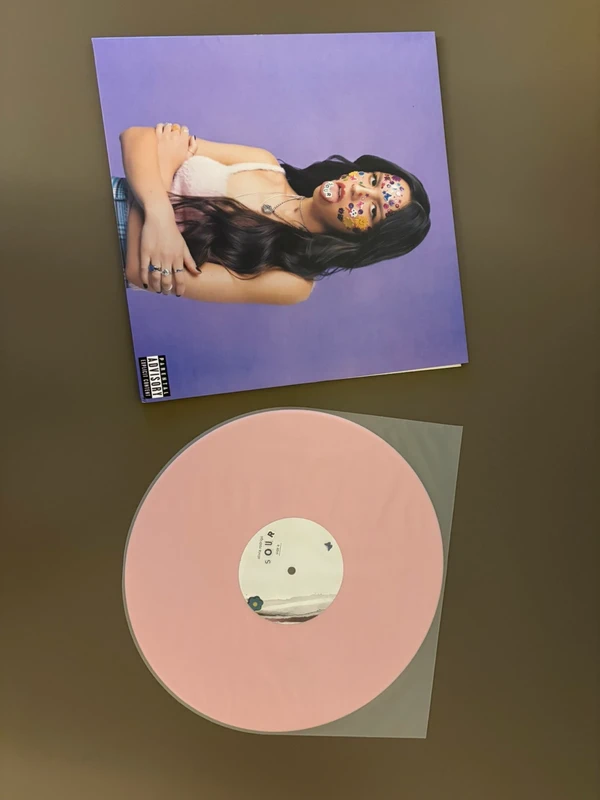 Vinilo Sour - Olivia Rodrigo color rosa