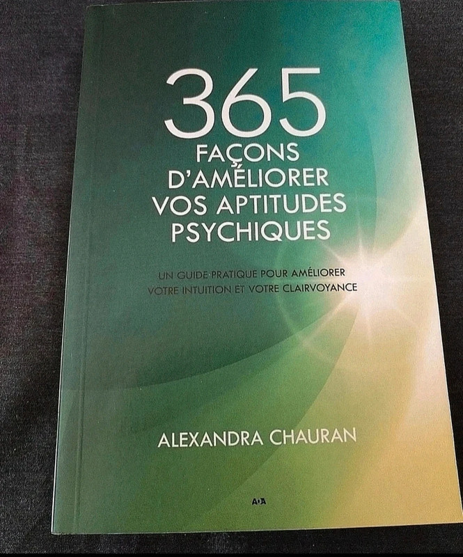 Livre ésotérisme et spiritualité : 365 façons d'améliorer vos aptitudes psychiques