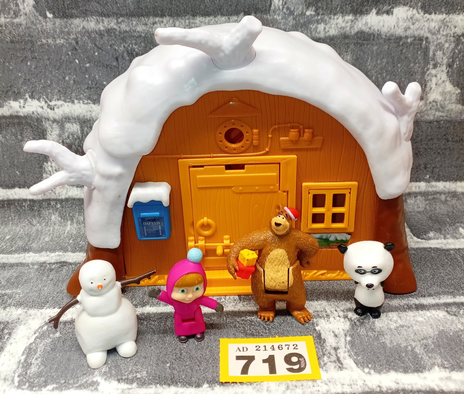 Masha e l'Orso Natale Casa Invernale Playset, Personaggi e Accessori Y719