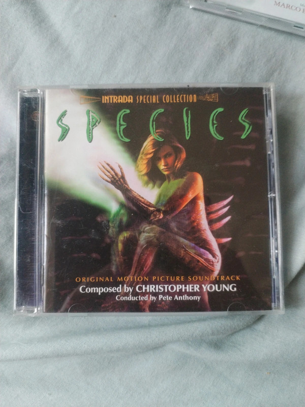 Soundtrack species Christopher young