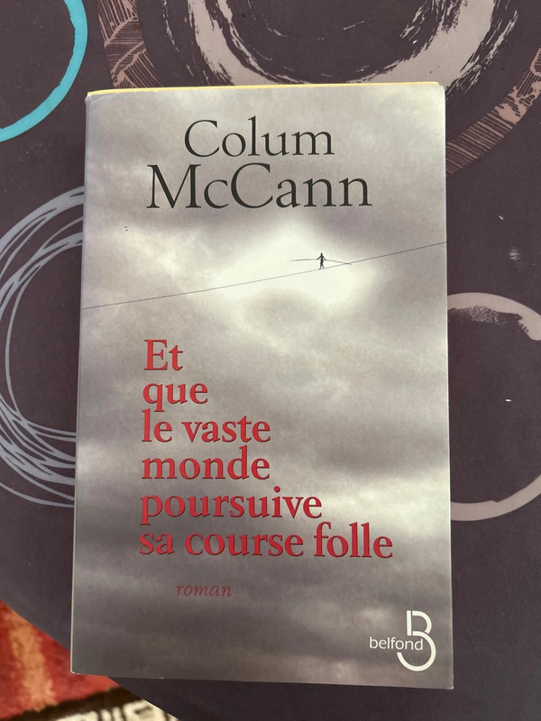 Roman - et que le vaste monde poursuive sa course folle