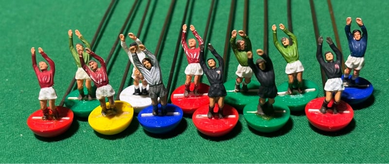 Subbuteo 12 Portieri HW/OHW Originali con Asta in Metallo
