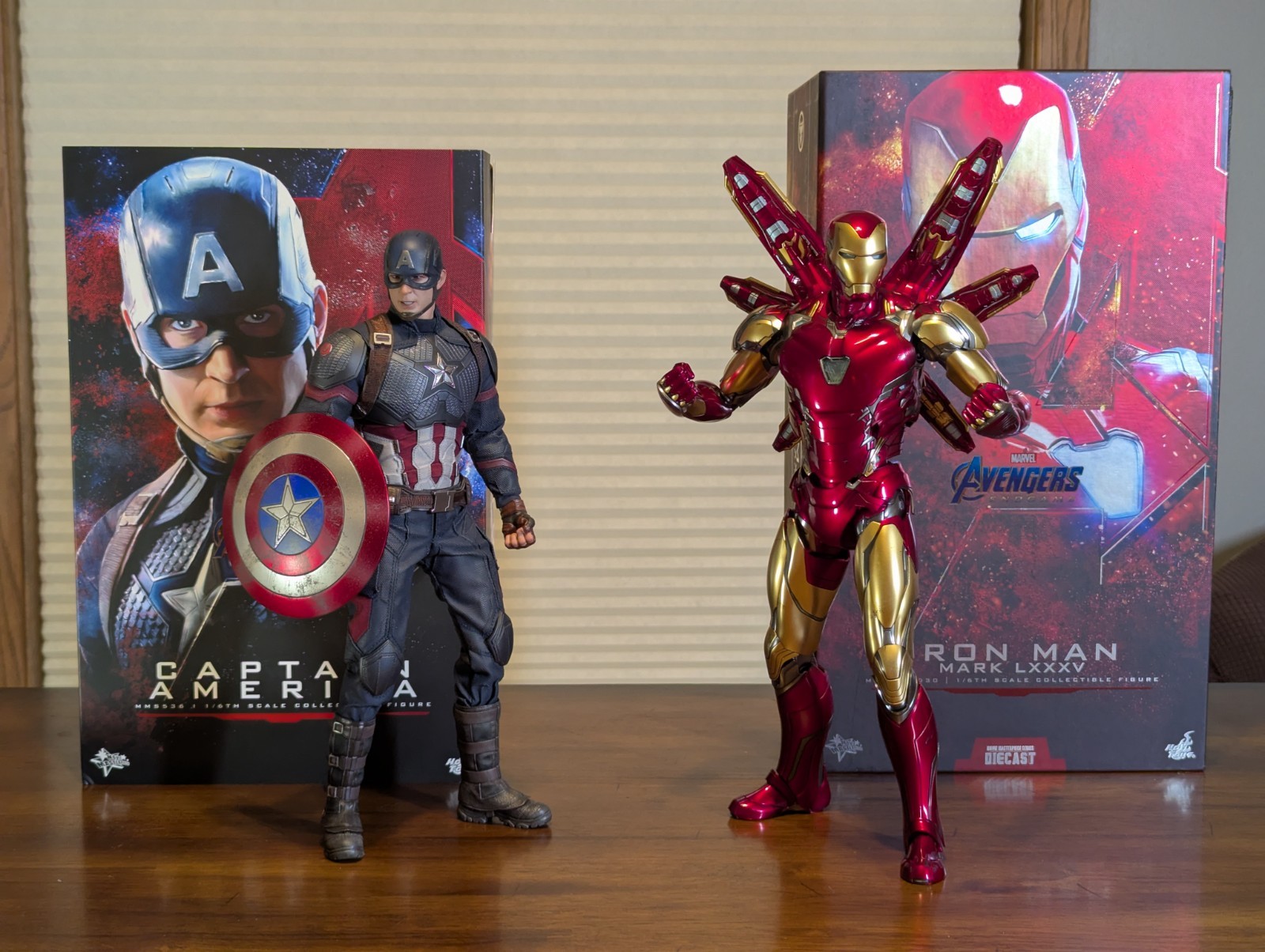 HotToys CaptianAmerica e IronMan Confezione da 2, Avengers: Endgame, Figure Scala 1/6
