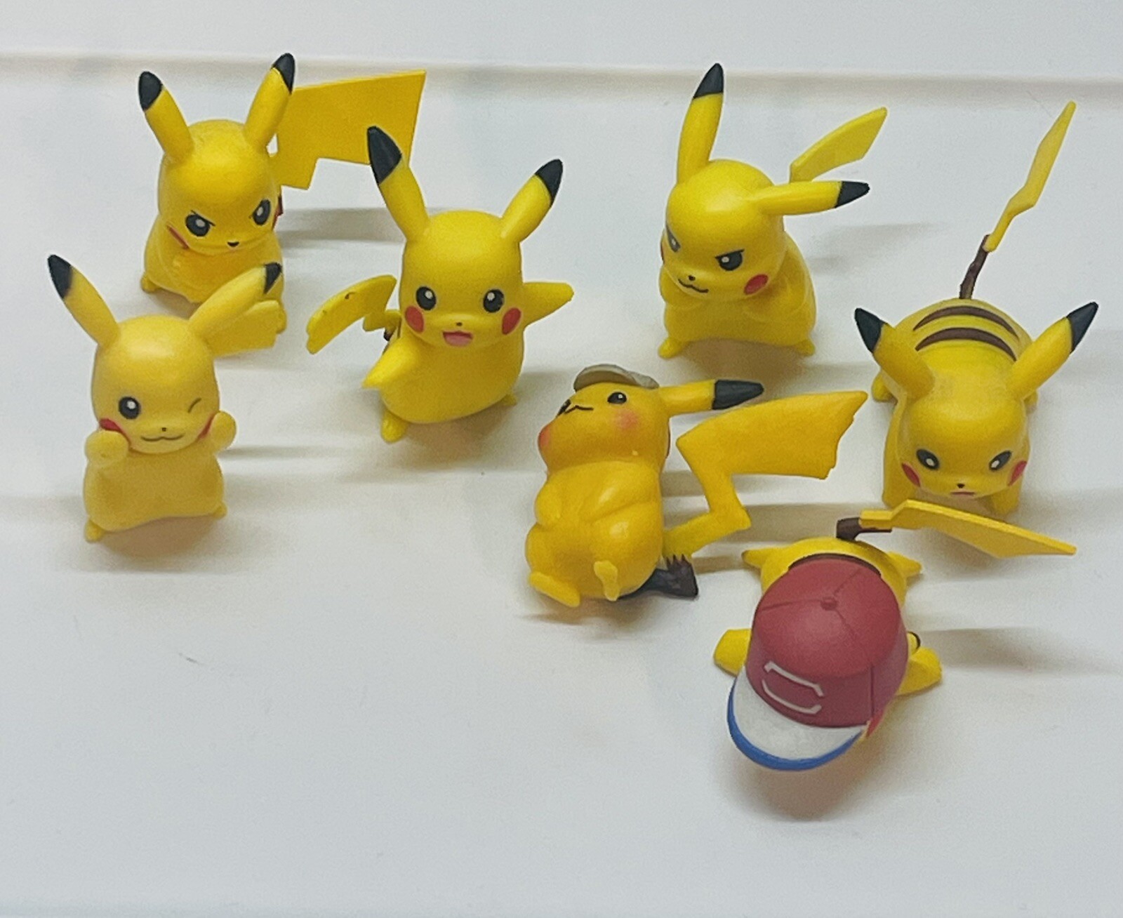 Figurine Pikachu 7 figurine 1,5”-2” Pokemon
