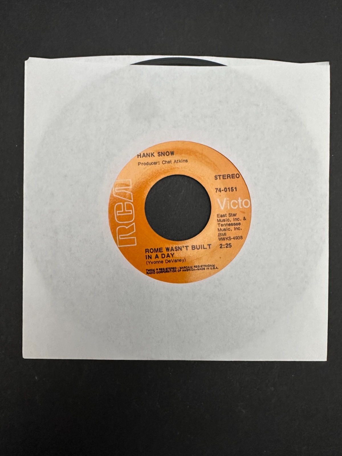 Hank Snow - LIKE A BIRD/ROME WASN'T BUILT IN A DAY - RCA (74-0151) 45 VG+/VG+