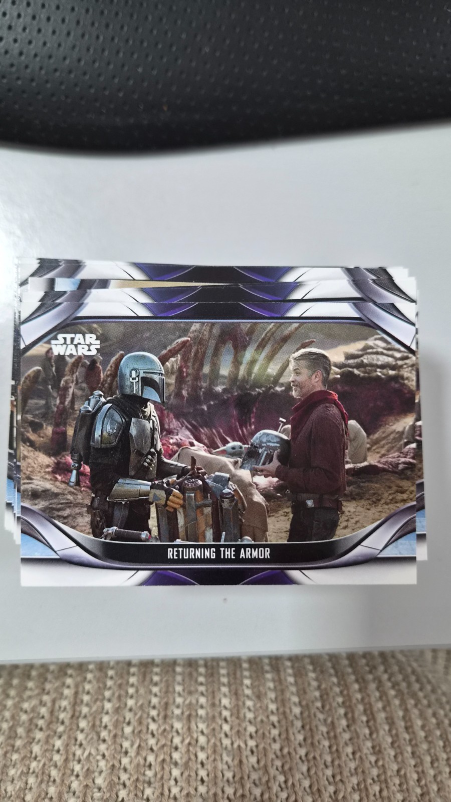 Topps Star Wars Mandalorian 2021 Base #089 Returning The Armor