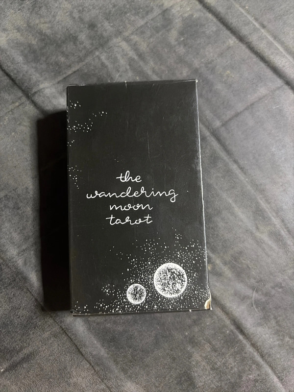 The wandering moon tarot