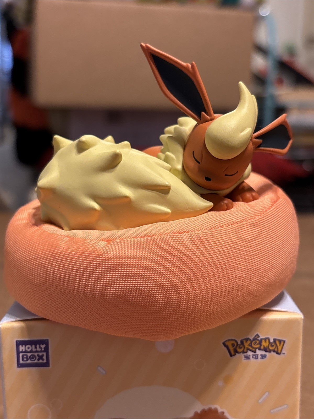 NUOVO POKEMON FLAREON Sleeping Eevee Eeveelutions scatola cieca aperta adorabile!