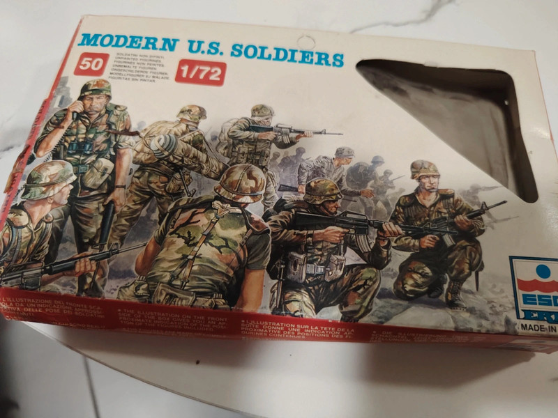 Fugurine modern us ESCI
