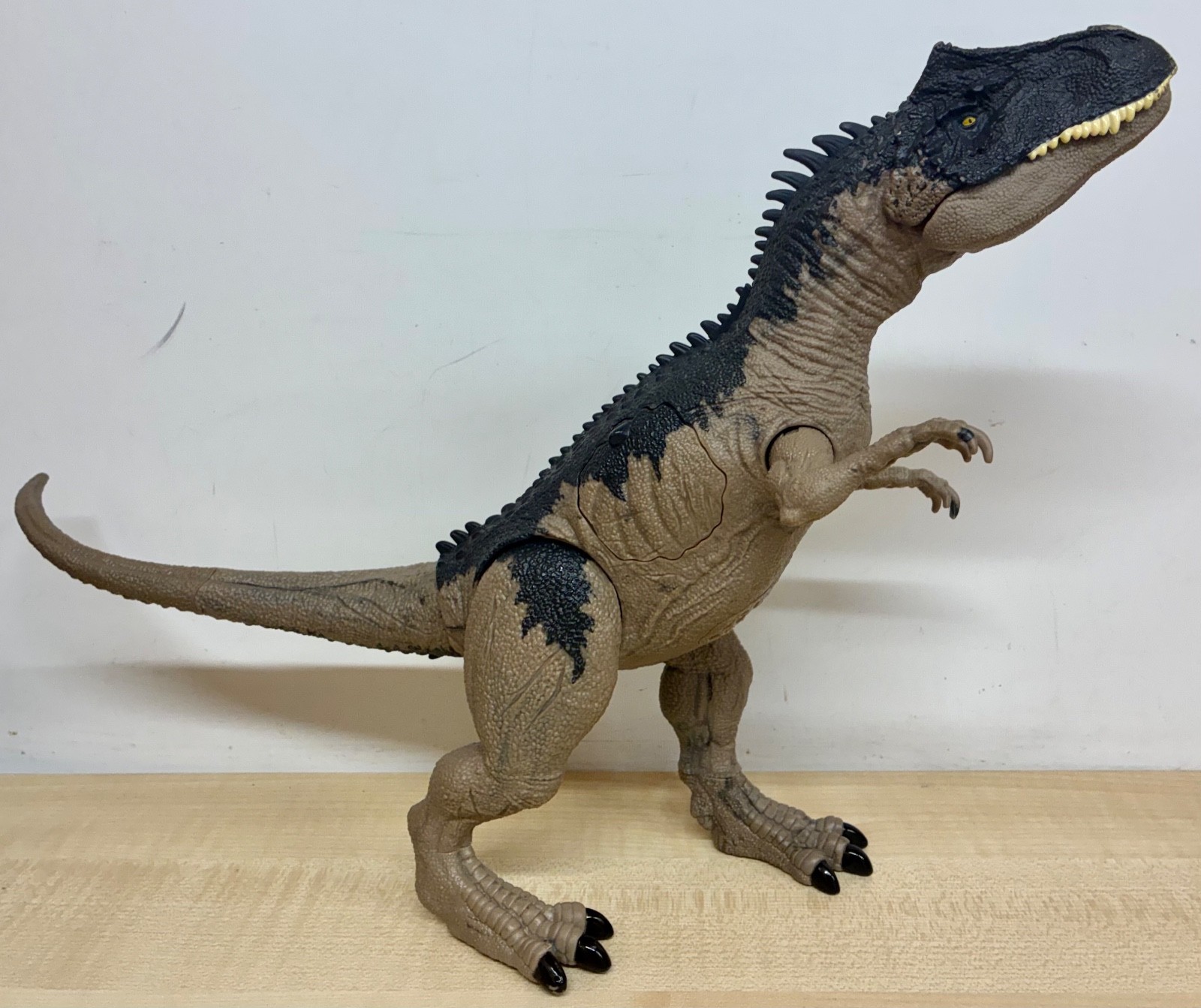 Jurassic World - Action figure dinosauro Allosaurus - Roarin' Extreme Damage