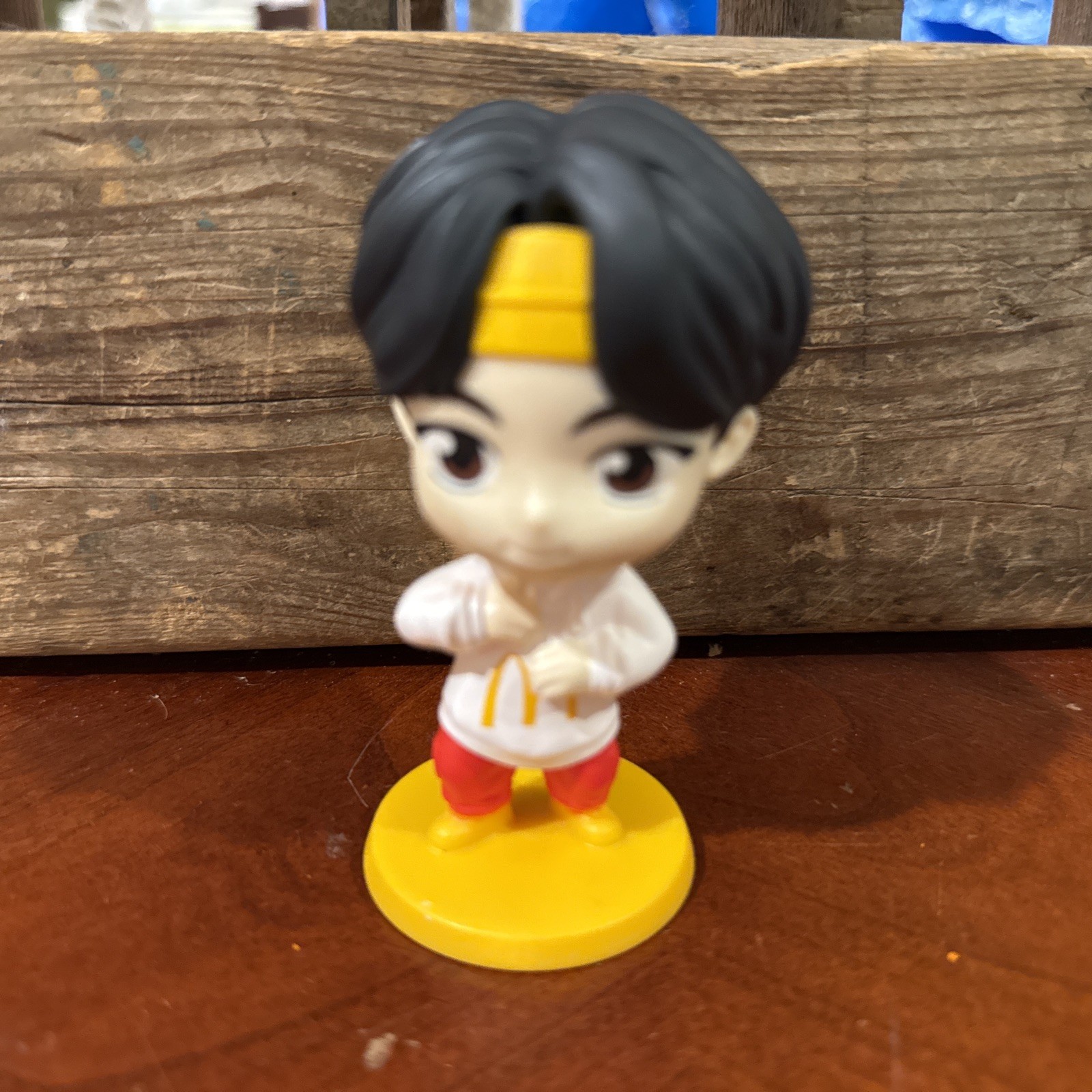 Statuina personaggio McDonald's in plastica con supporto giallo capelli neri 5 pollici
