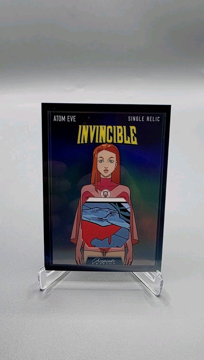 2025 Keepsake Invincible Atom Eve singola reliquia argento #452 Skybound