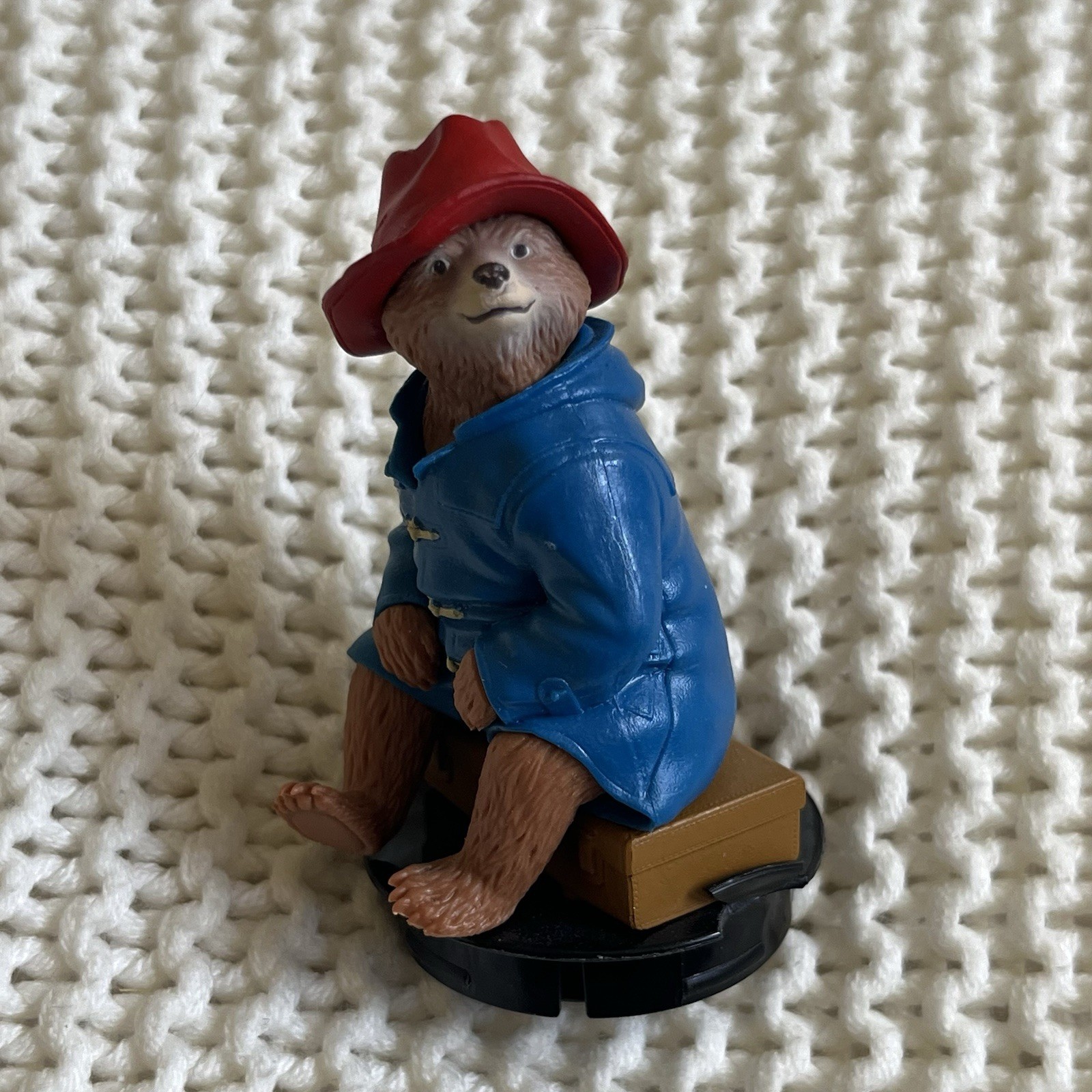 Topper tazza teatro orso Paddington Snapco 2024 seduto sulla valigia film promo