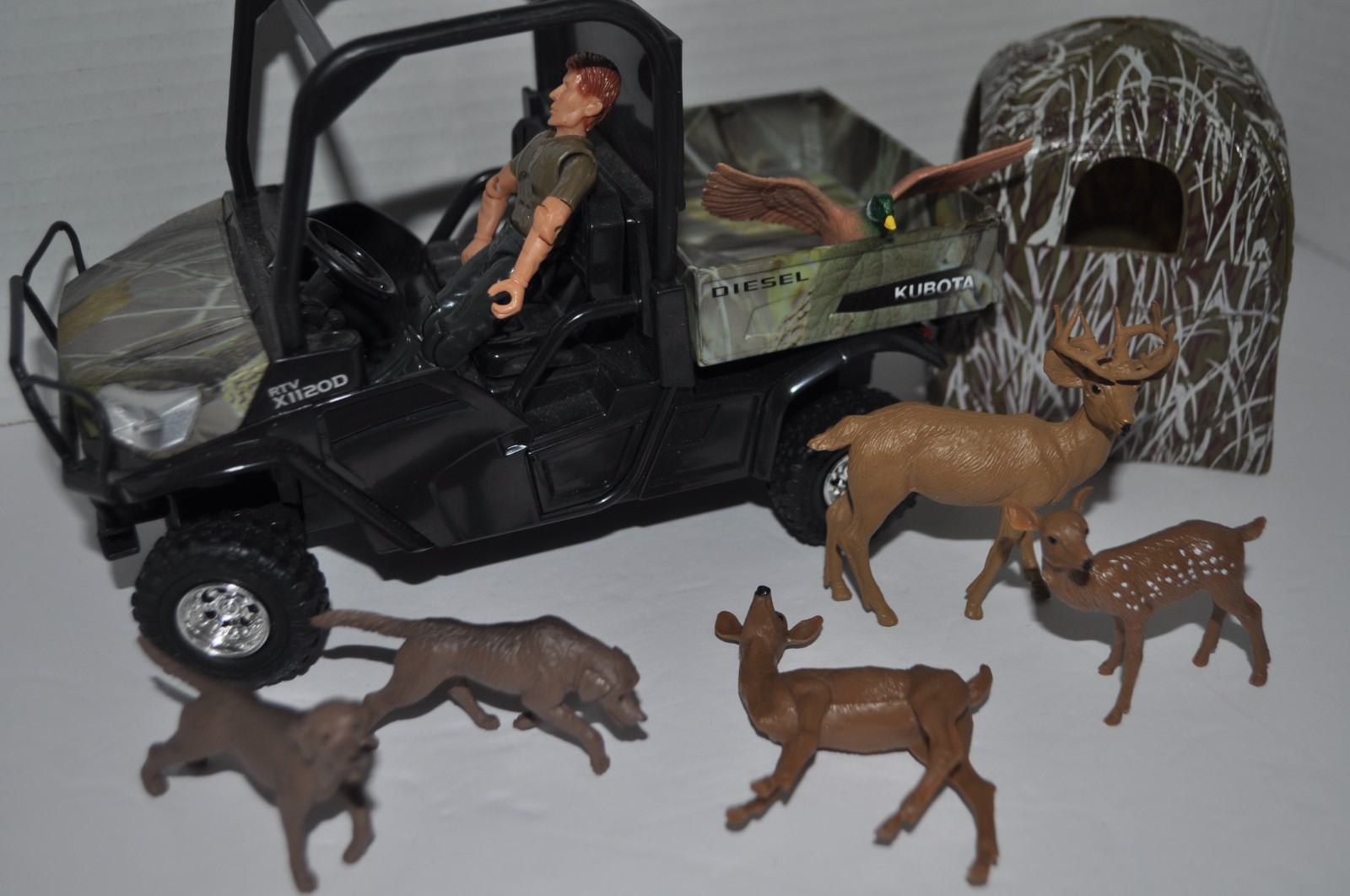 Nuovo Ray Kubota Playset Caccia Cervo Cane Anatra Tenda RTV