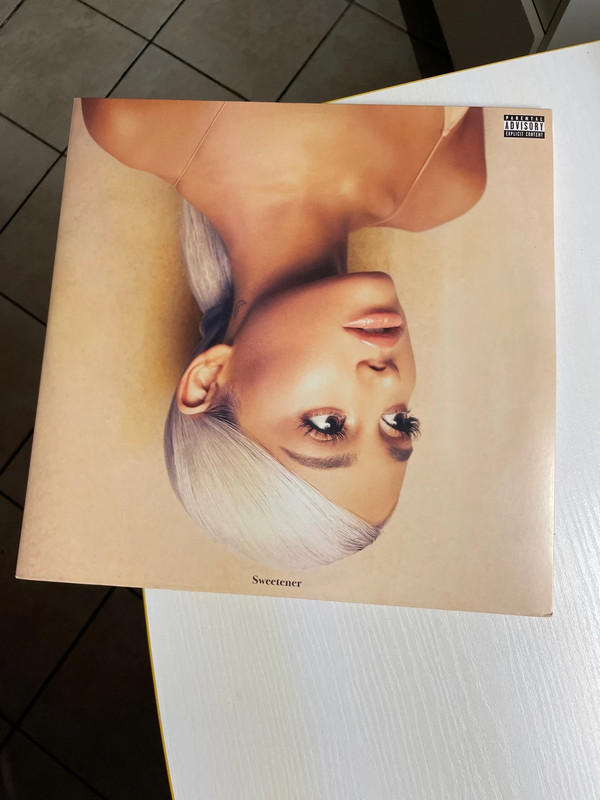 doppio vinile dell’album “sweetener” di ariana grande