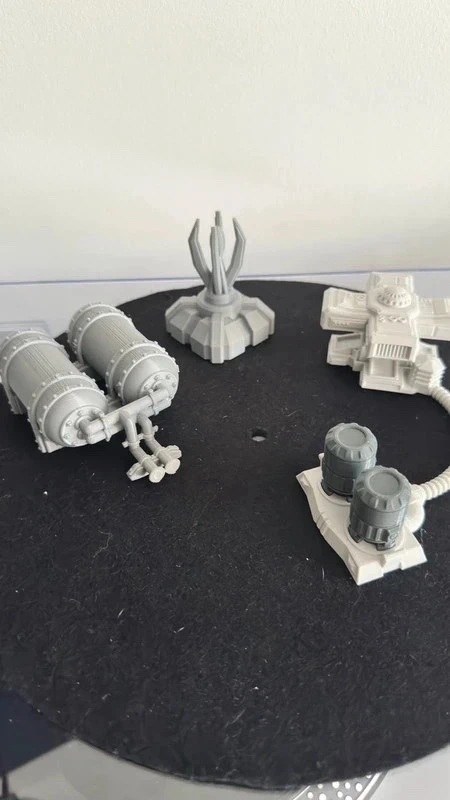 Gros lot divers décors figurines Warhammer et futuristes
