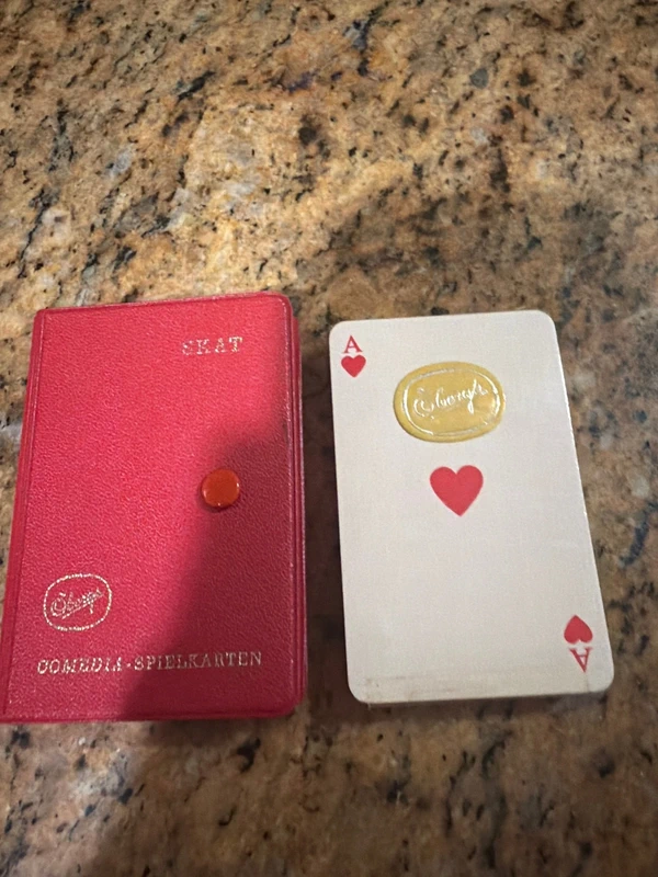 Estiche con baraja juego de Skat. Nuevo