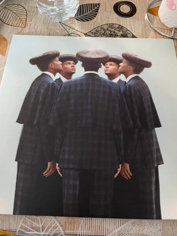 Disque vinyle Stromae variété française Multitude 33 tours album sous-pochette avec crédits Noir