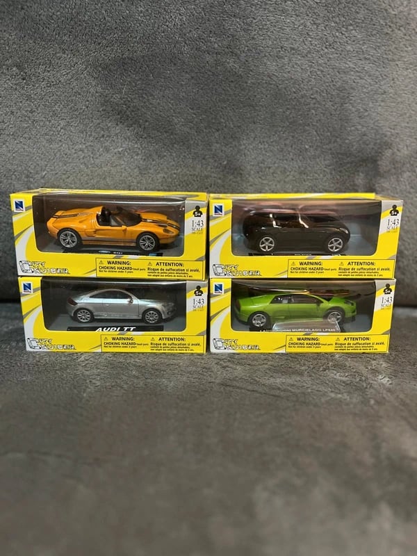 4 coches. Scala 1:43.