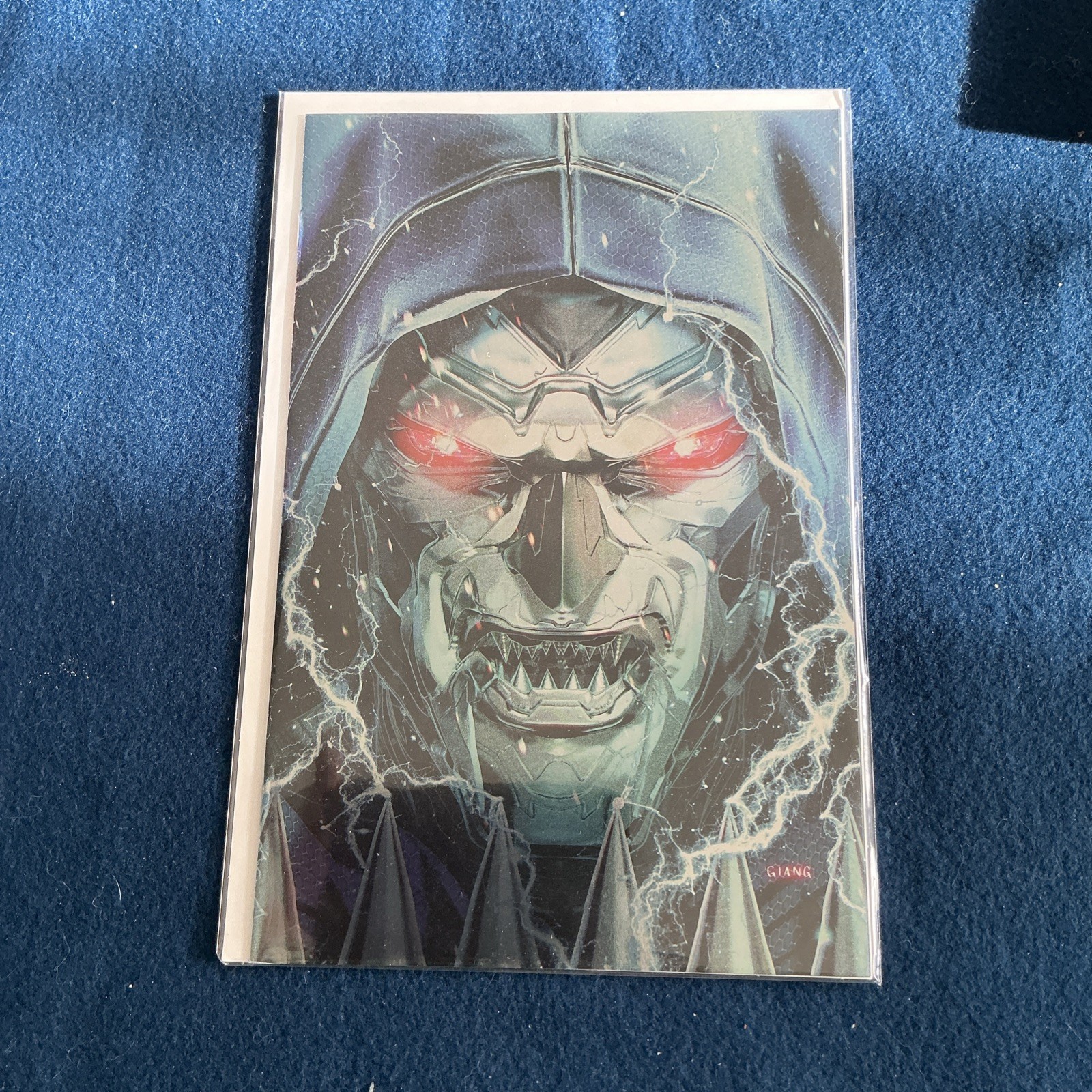 DOOMED 2099 #1 JOHN GIANG NYCC 2025 SECRET FOIL DROP LTD 500 CON CERTIFICATO DI AUTENTICITÀ